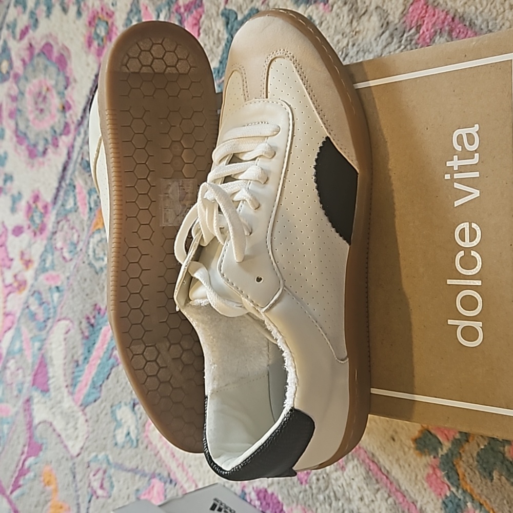 Dolce vita sneakers size 8